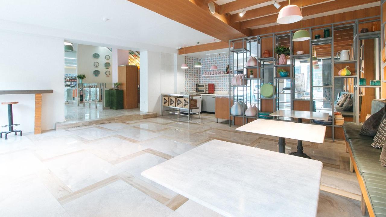 Urbanview At Lacson Street Bacolod City By Reddoorz Εξωτερικό φωτογραφία