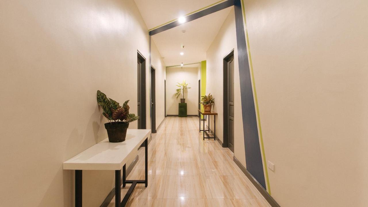 Urbanview At Lacson Street Bacolod City By Reddoorz Εξωτερικό φωτογραφία