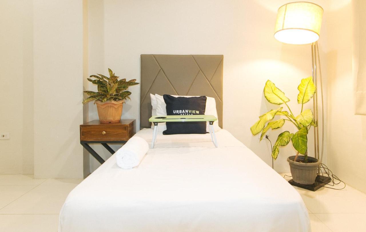 Urbanview At Lacson Street Bacolod City By Reddoorz Εξωτερικό φωτογραφία